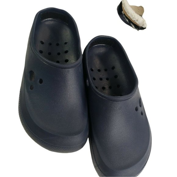 Crocs Clogs Kids Junior Size  2 Removable Faux Fur Lined Slip On Shoes - Picture 4 of 9